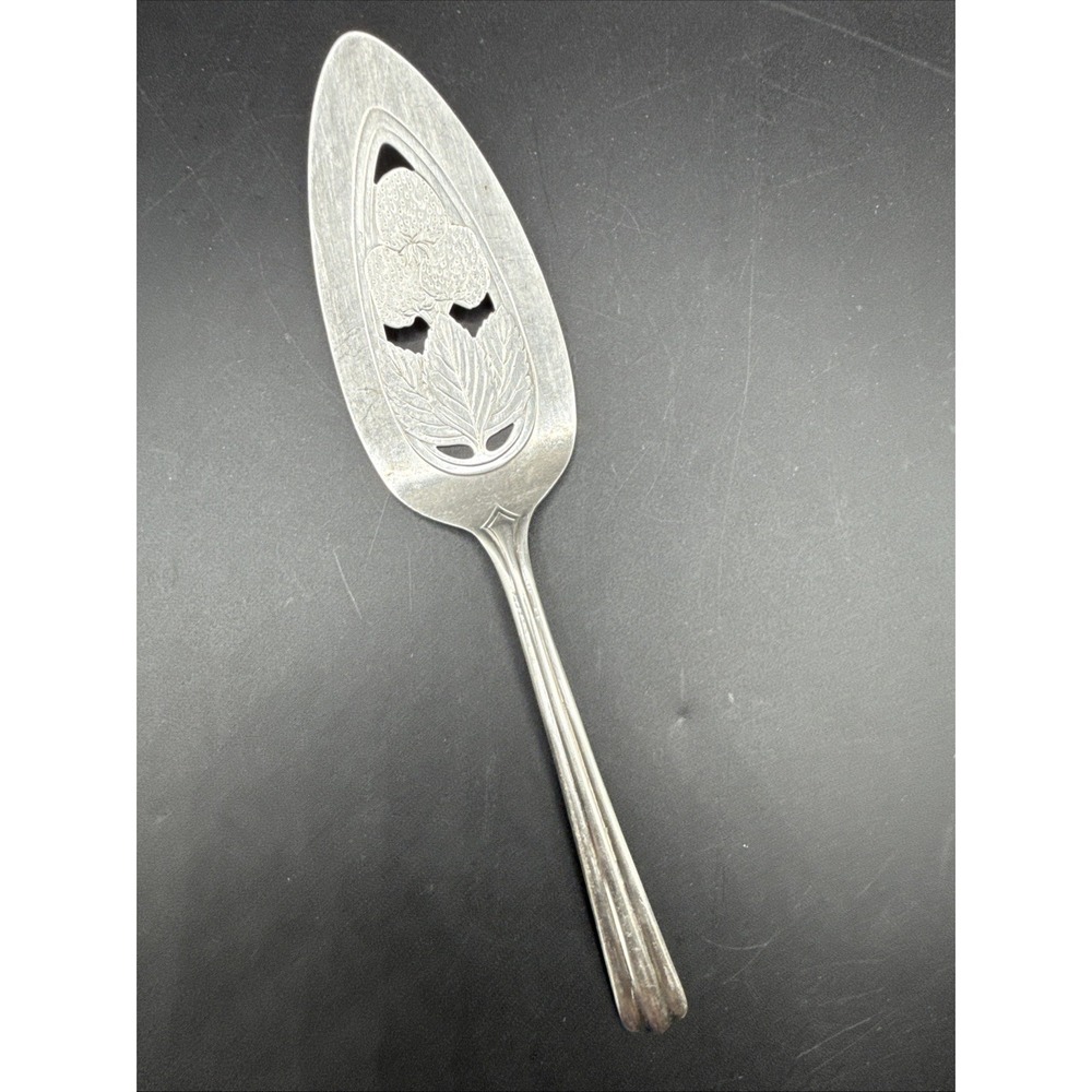 Vintage Wallace Luxor Plate Silverplate Pie Cake Server Strawberry Pattern 1935